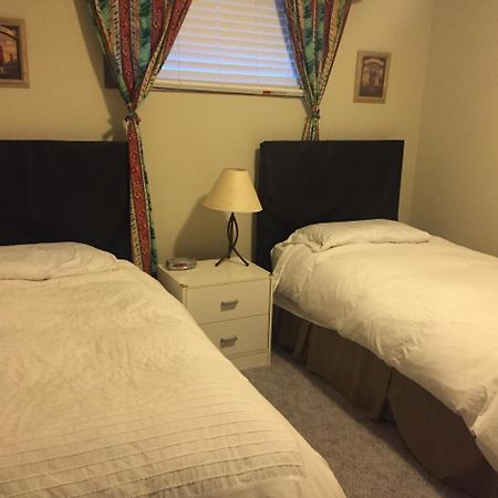 Bed & Breakfast Monarch Канмор Екстериор снимка