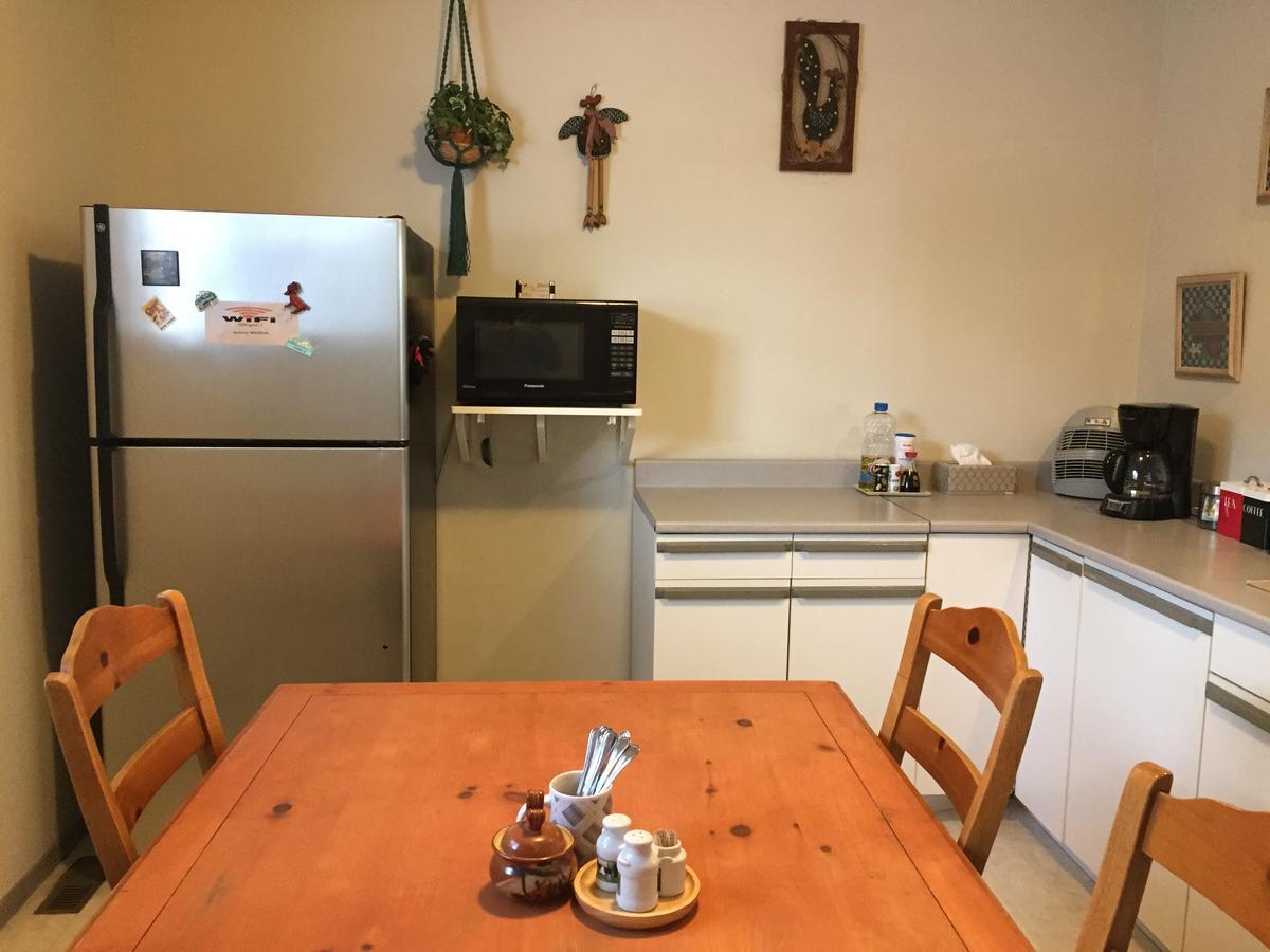Bed & Breakfast Monarch Канмор Екстериор снимка