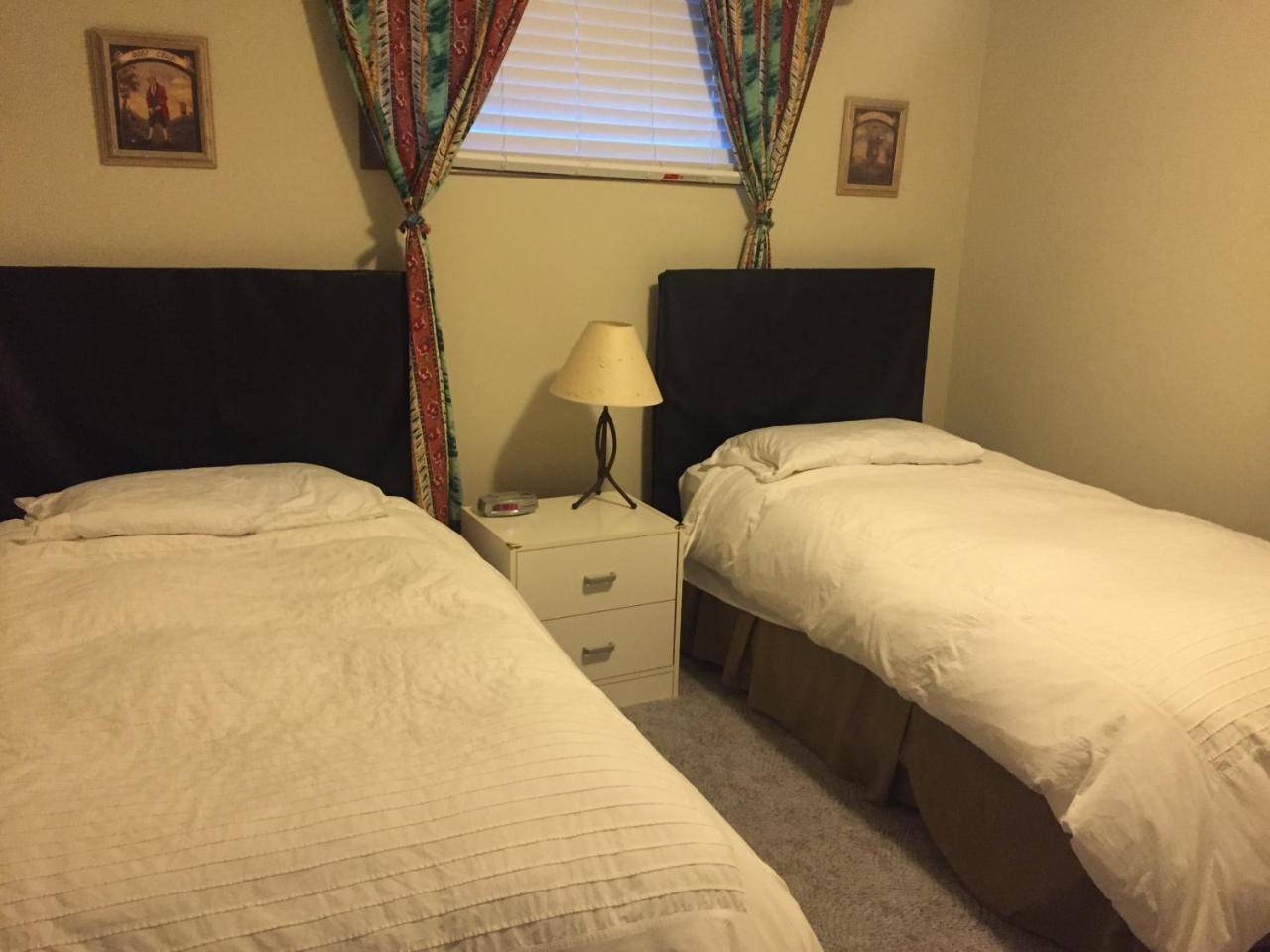 Bed & Breakfast Monarch Канмор Екстериор снимка
